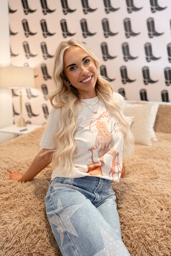 Dolly Graphic Tee